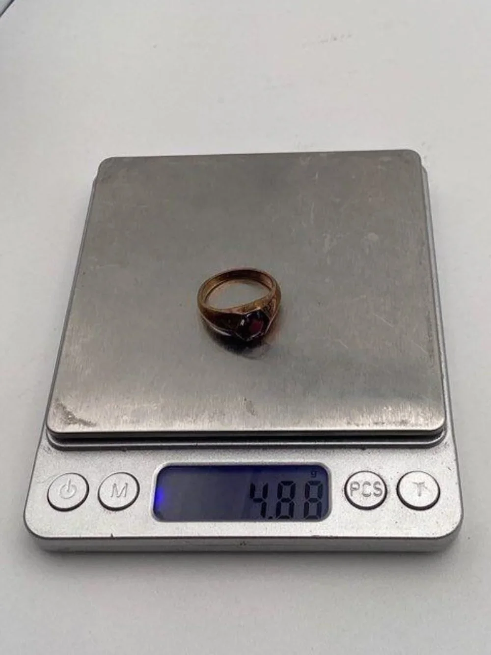14K HGE Ring W/Red Glass Stone & Two Diamond Chips; Size 9